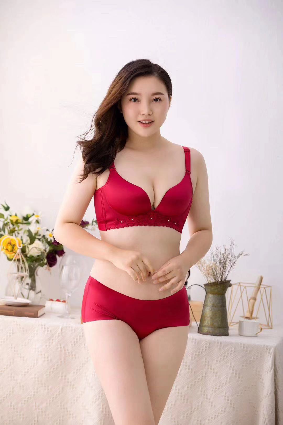 女模特内衣文胸拍摄